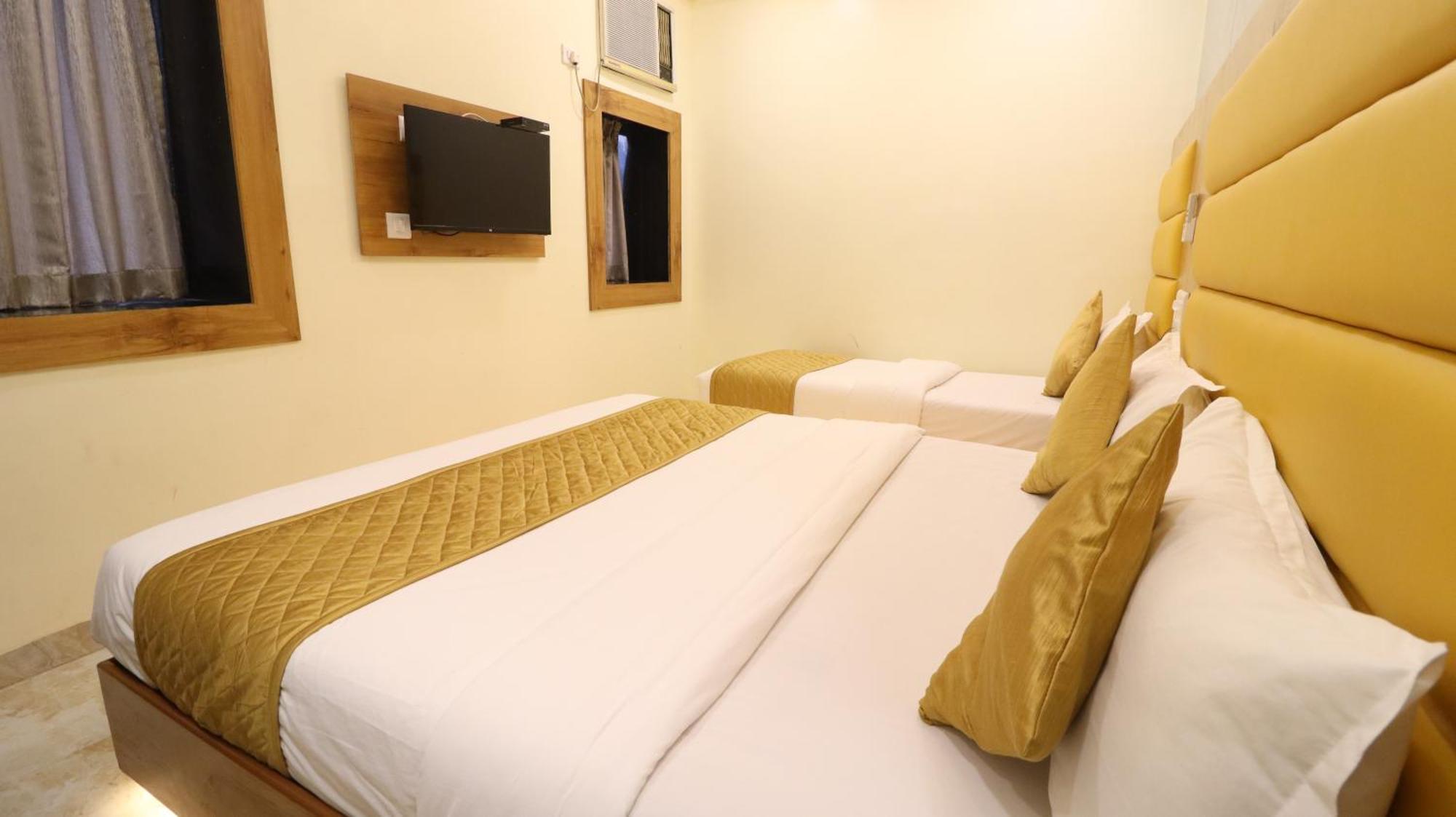 Hotel National - Grant Road Мумбаи Экстерьер фото