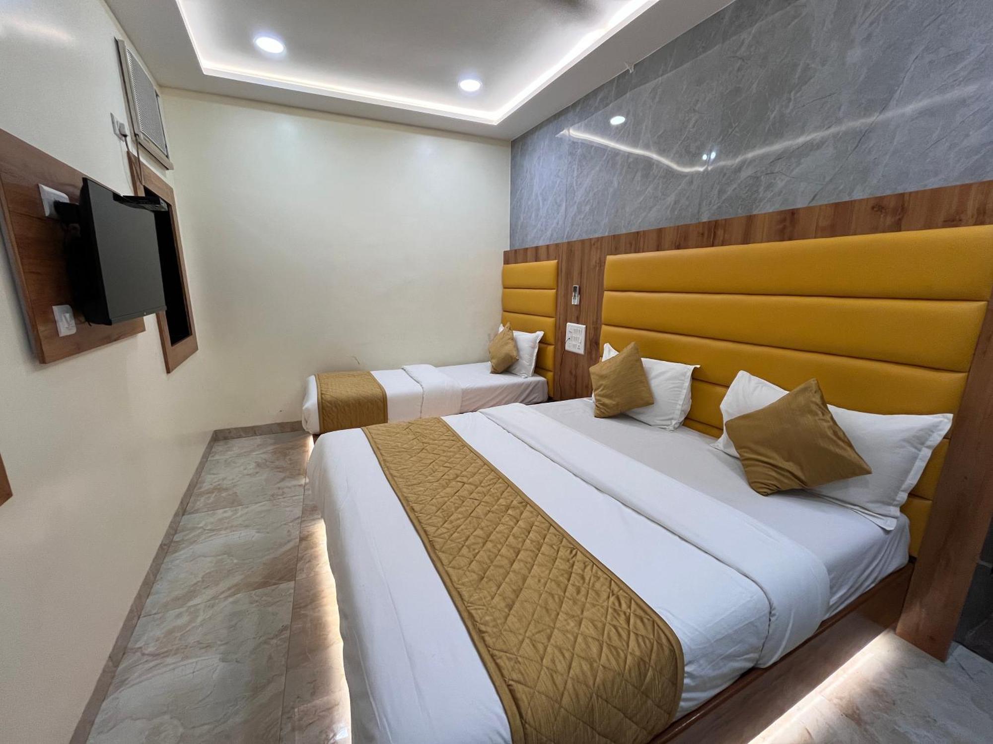 Hotel National - Grant Road Мумбаи Экстерьер фото
