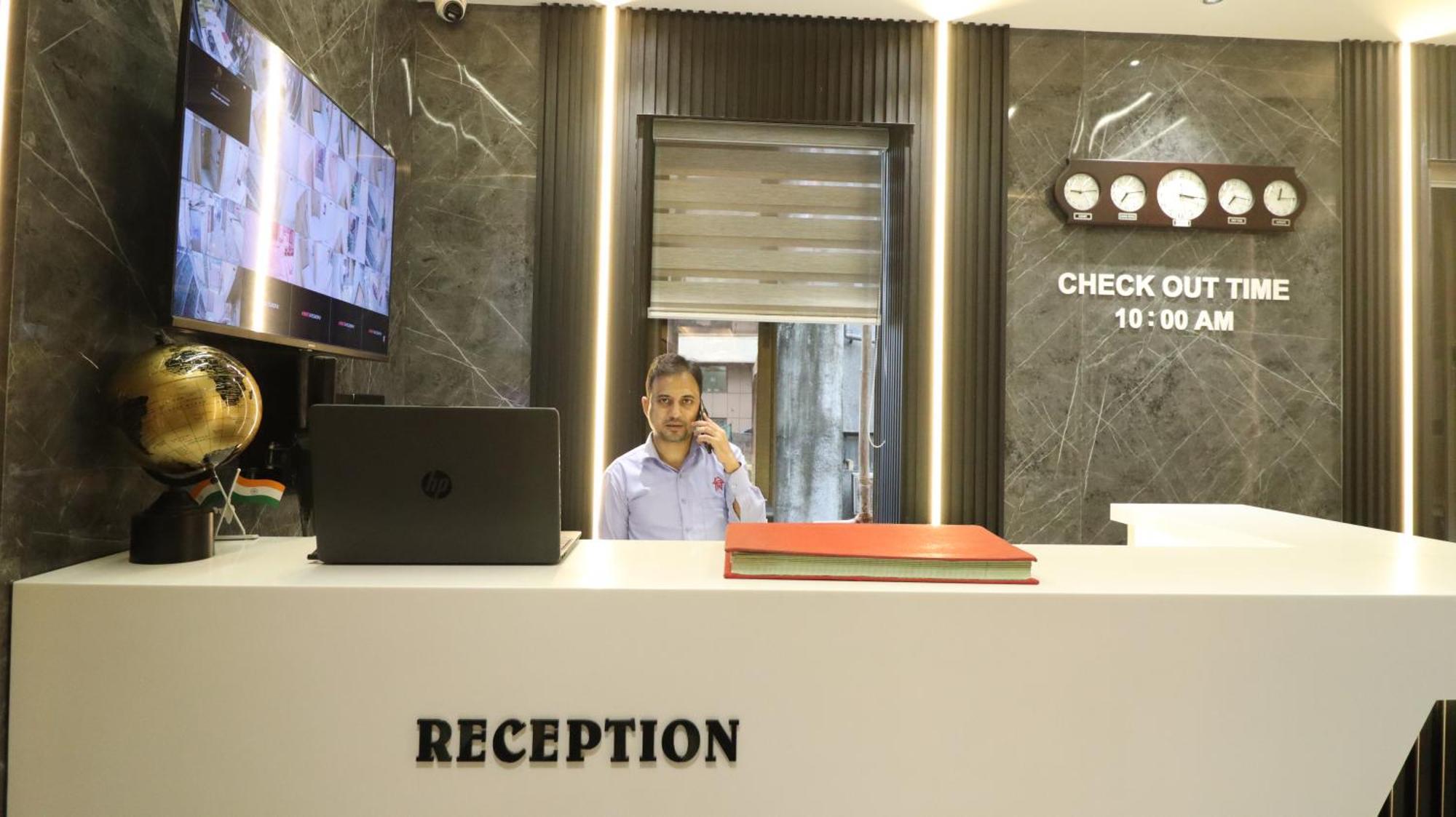 Hotel National - Grant Road Мумбаи Экстерьер фото