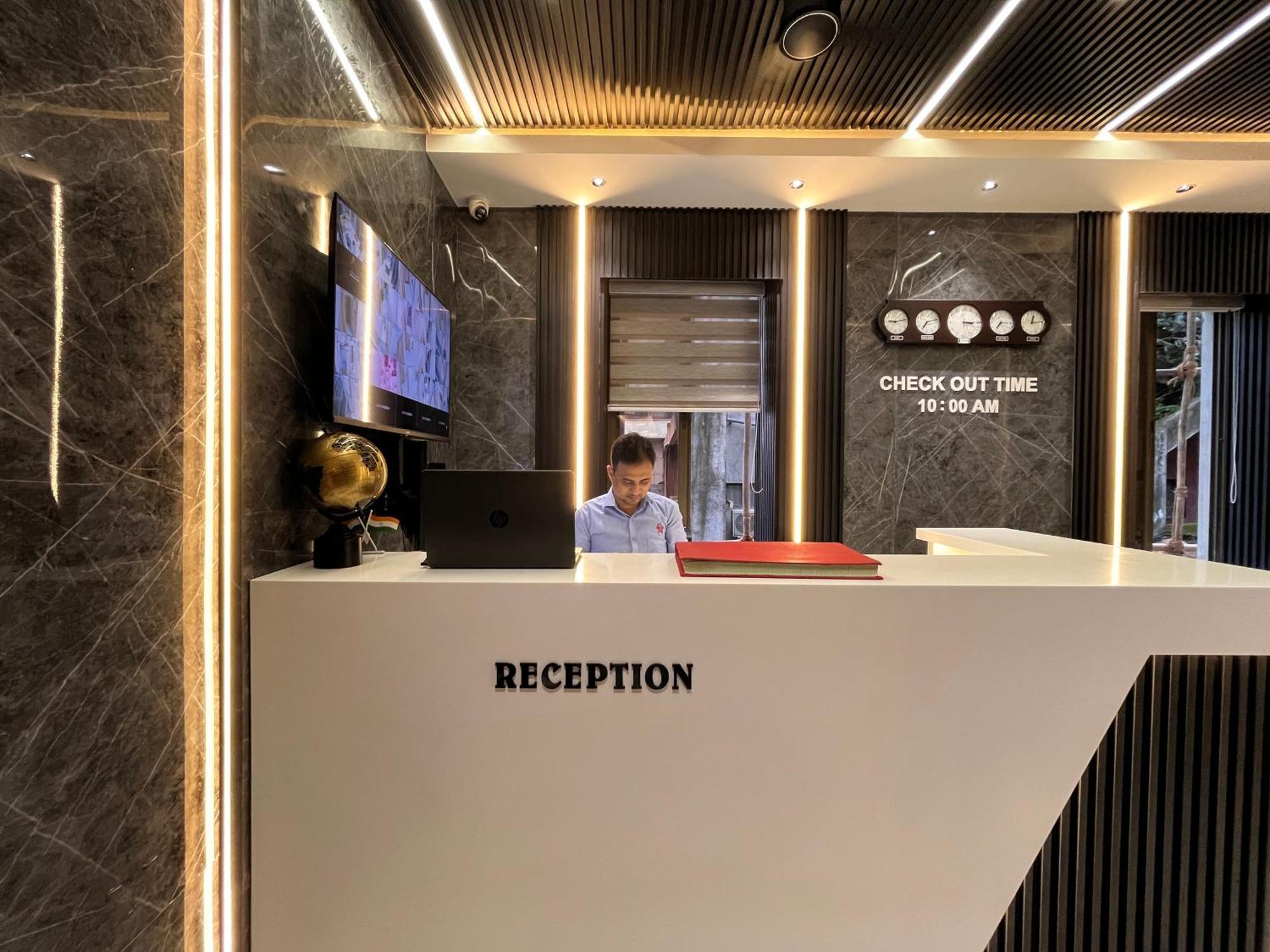 Hotel National - Grant Road Мумбаи Экстерьер фото