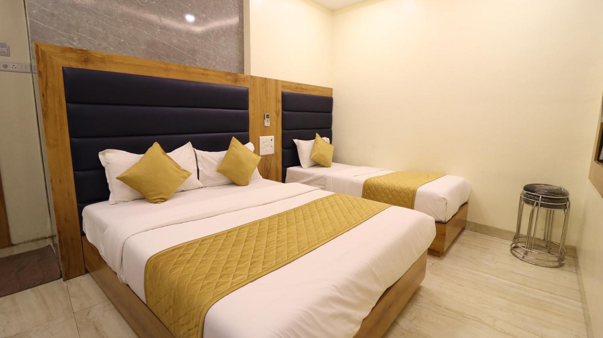 Hotel National - Grant Road Мумбаи Экстерьер фото