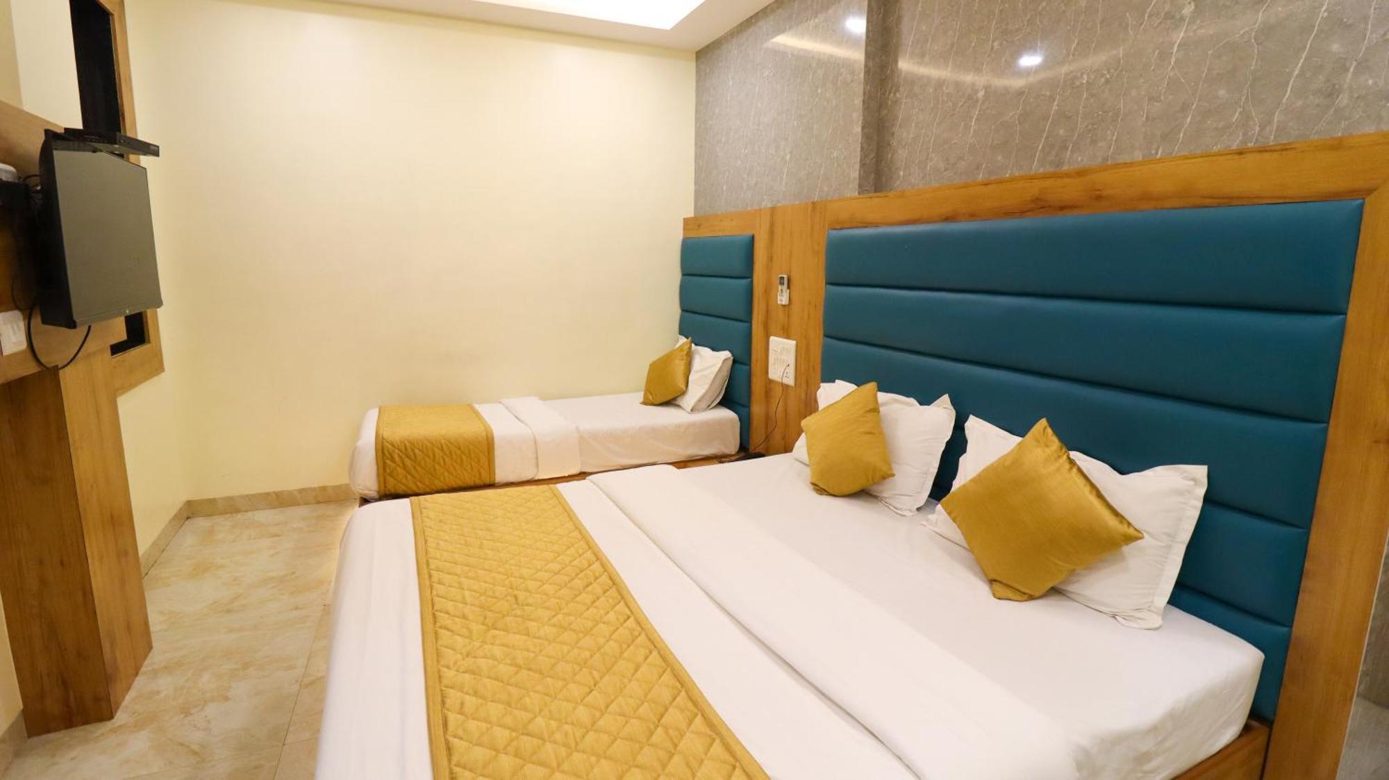Hotel National - Grant Road Мумбаи Экстерьер фото