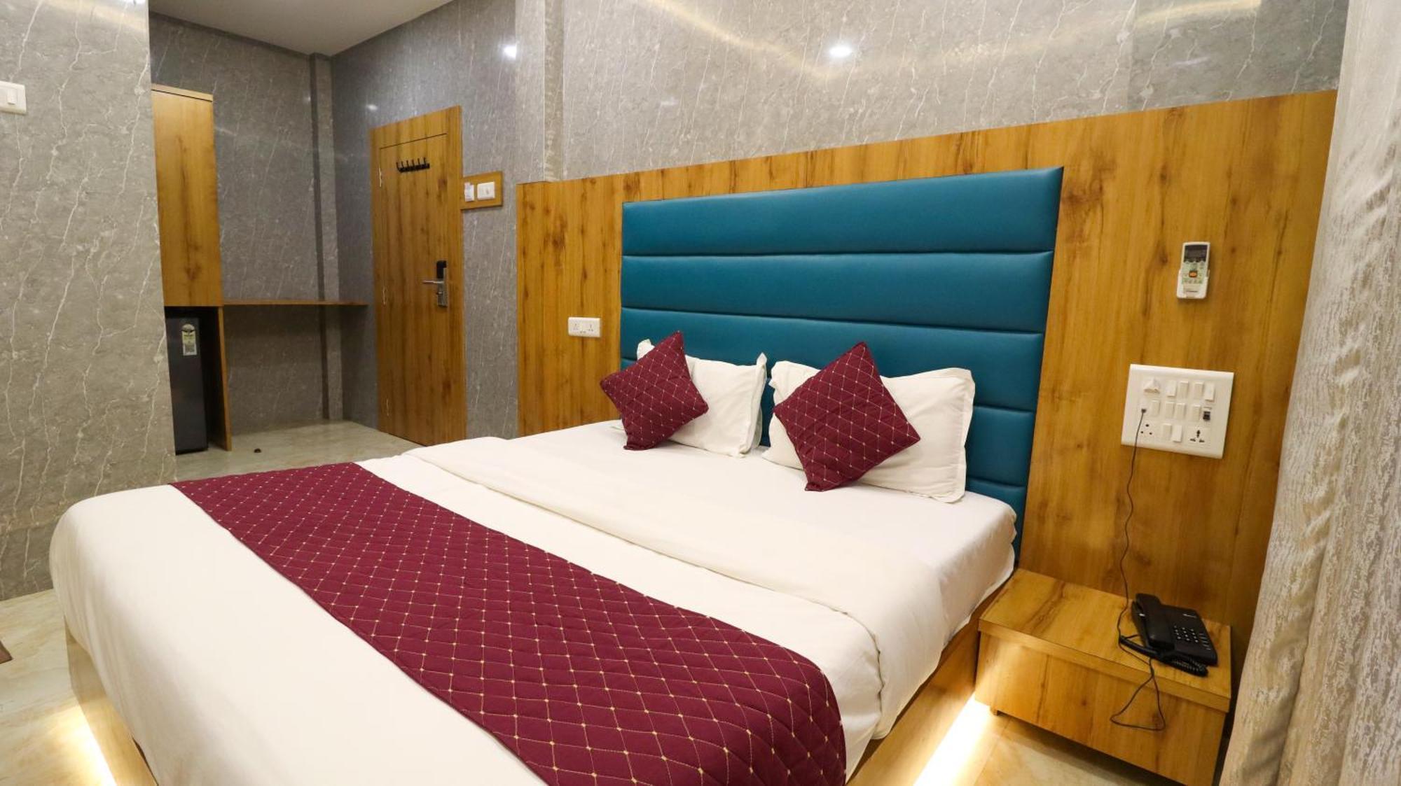 Hotel National - Grant Road Мумбаи Экстерьер фото