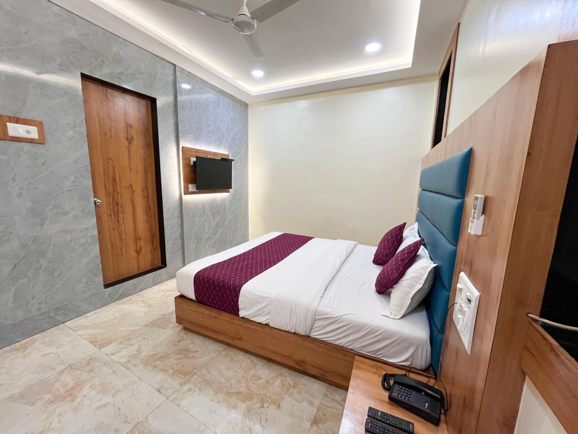 Hotel National - Grant Road Мумбаи Экстерьер фото