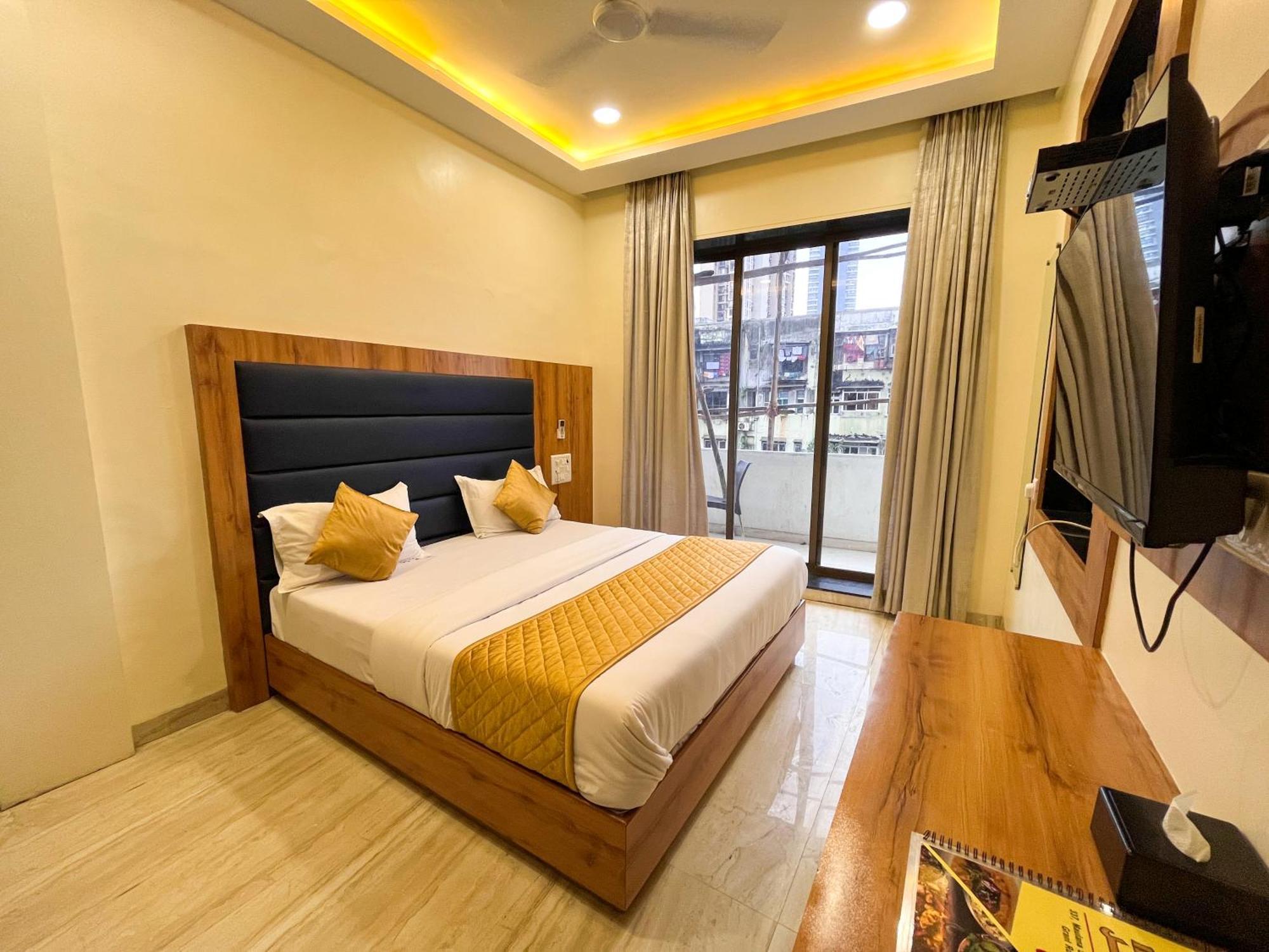 Hotel National - Grant Road Мумбаи Экстерьер фото