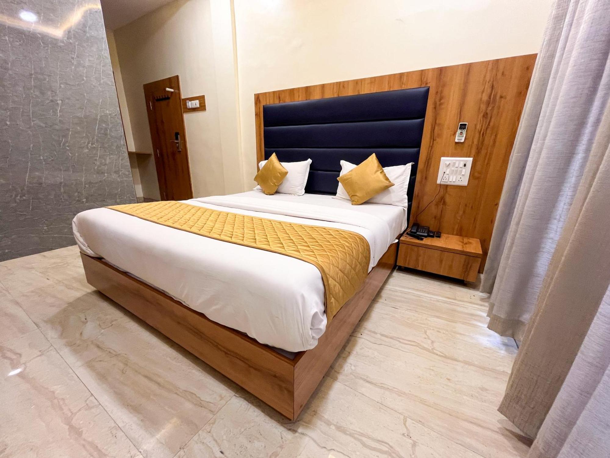 Hotel National - Grant Road Мумбаи Экстерьер фото