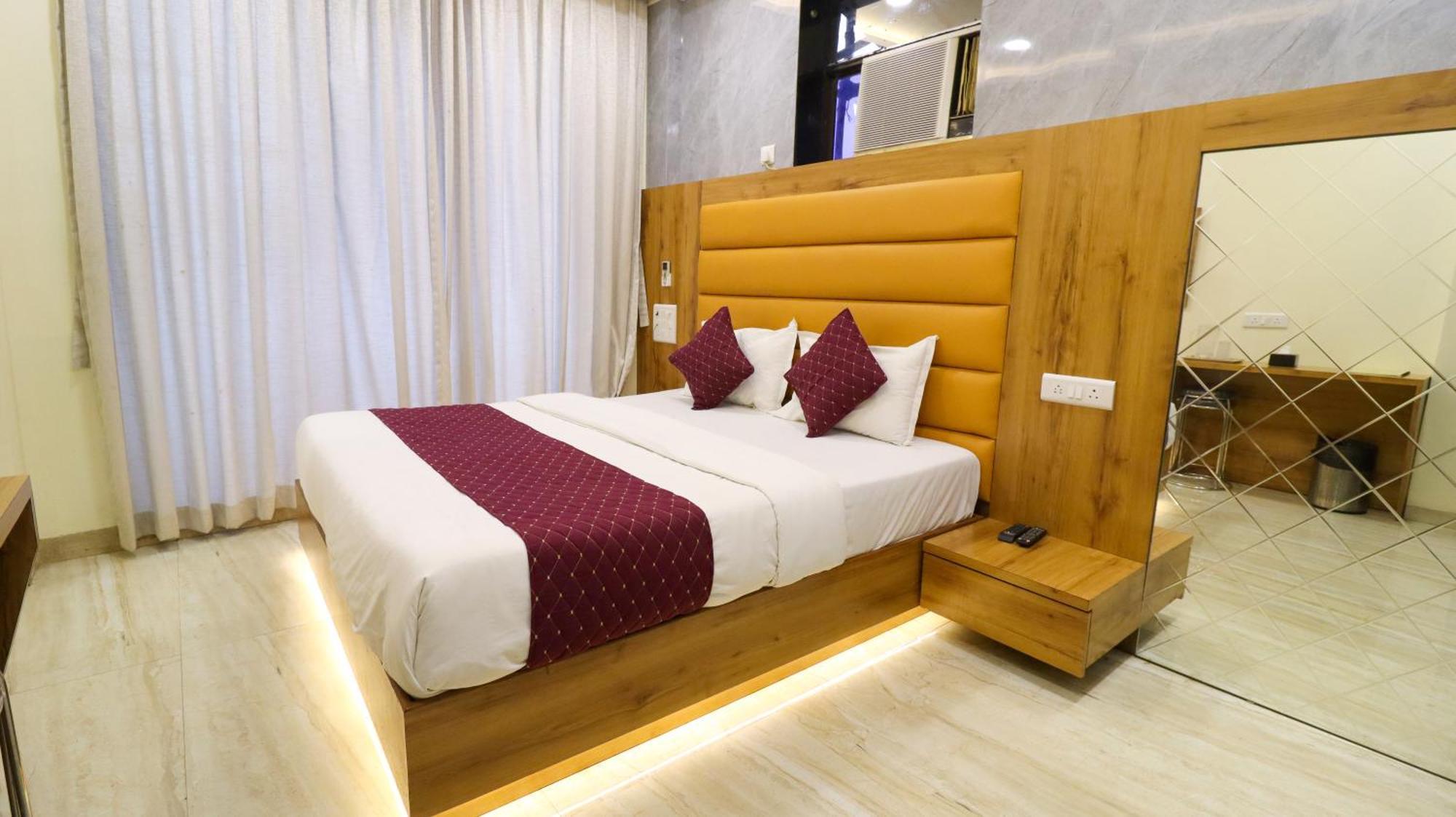 Hotel National - Grant Road Мумбаи Экстерьер фото