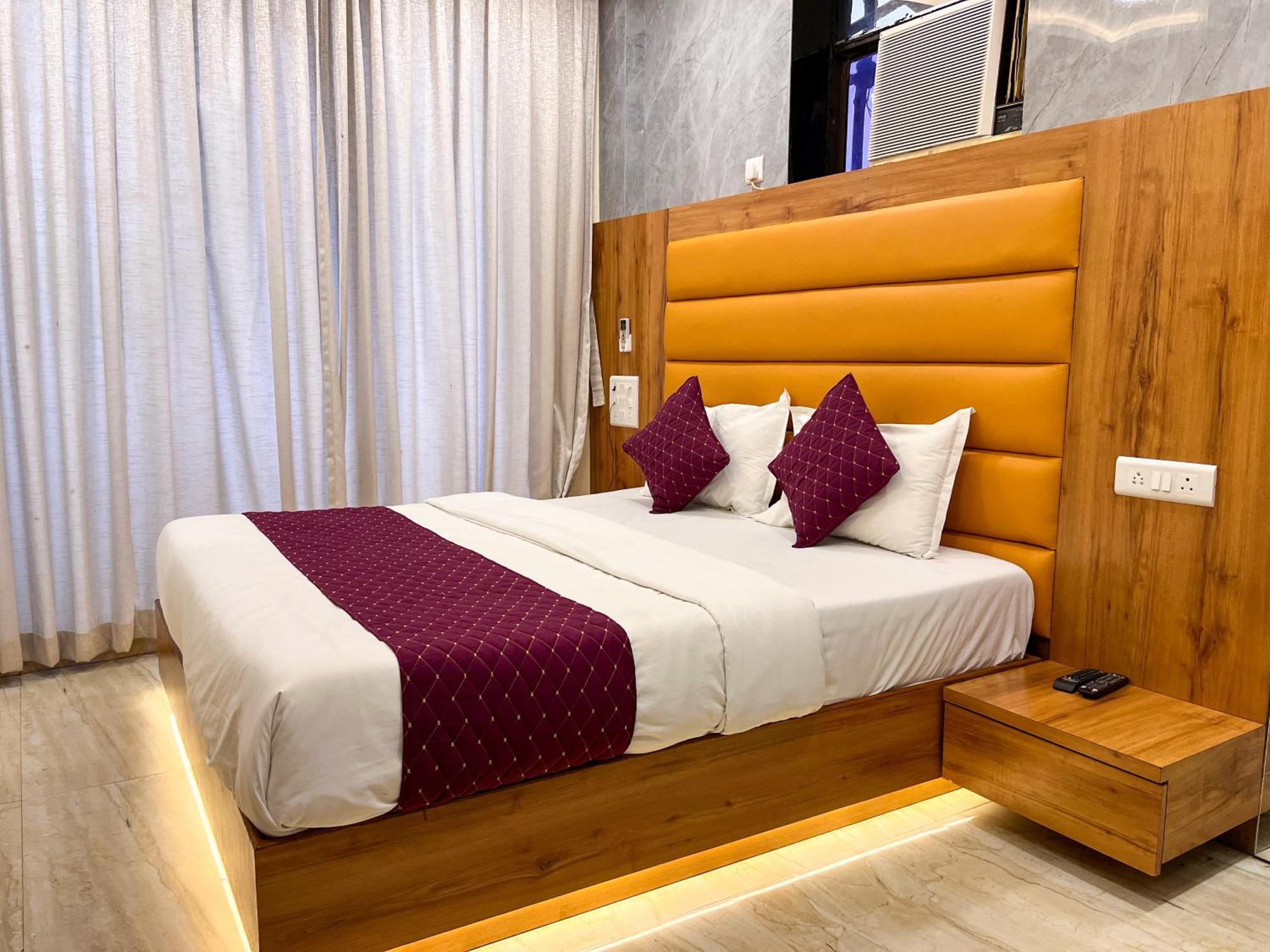 Hotel National - Grant Road Мумбаи Экстерьер фото