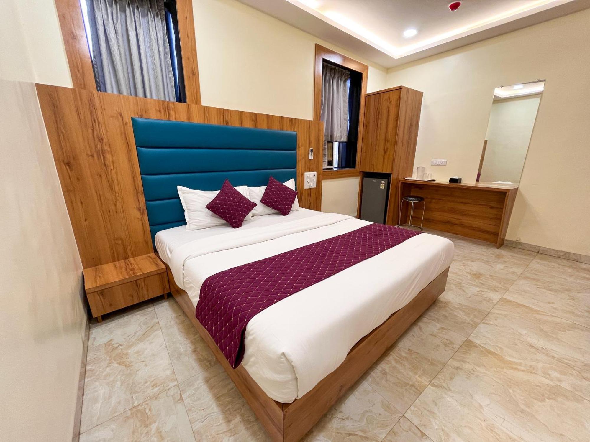 Hotel National - Grant Road Мумбаи Экстерьер фото