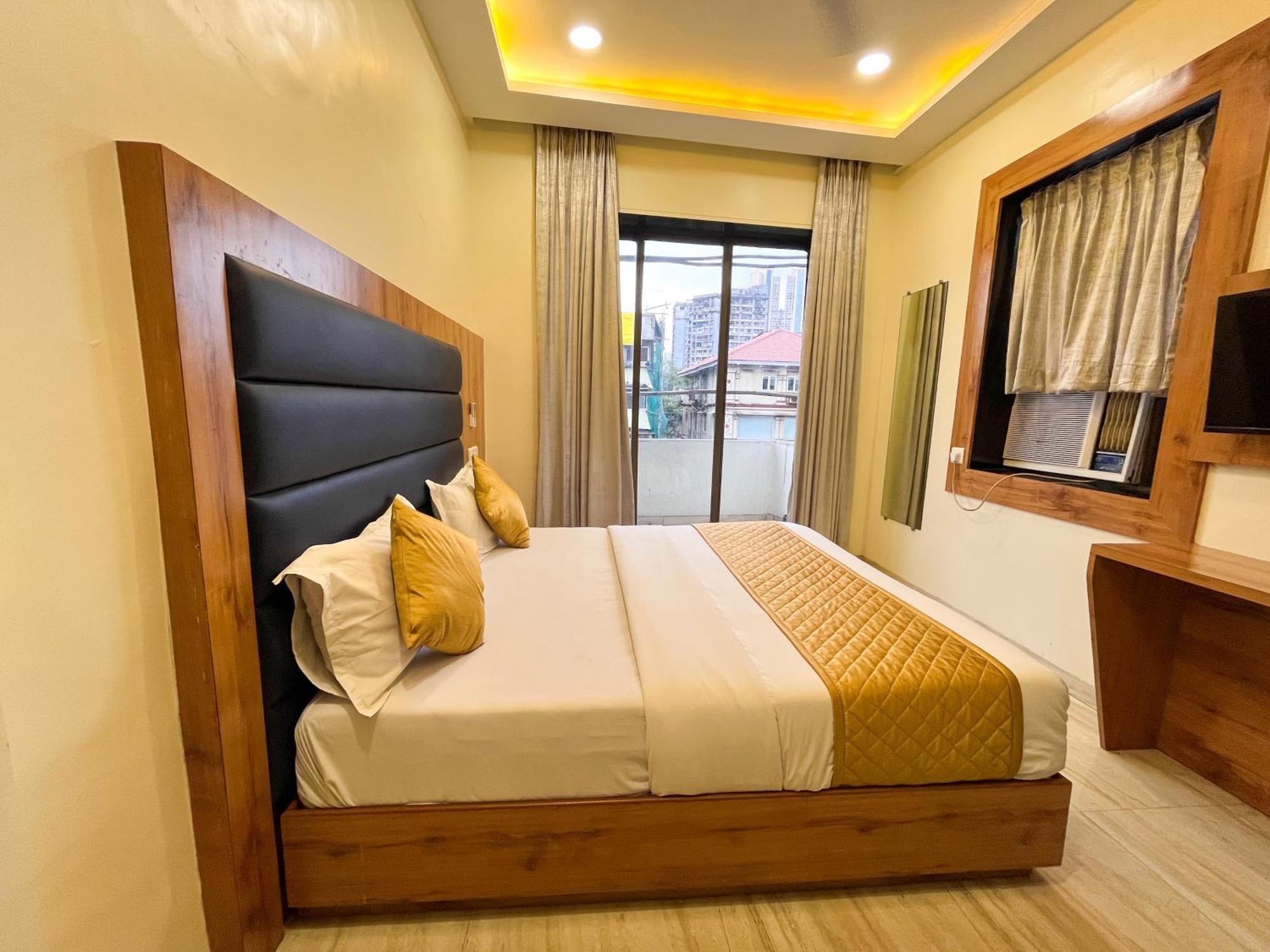 Hotel National - Grant Road Мумбаи Экстерьер фото