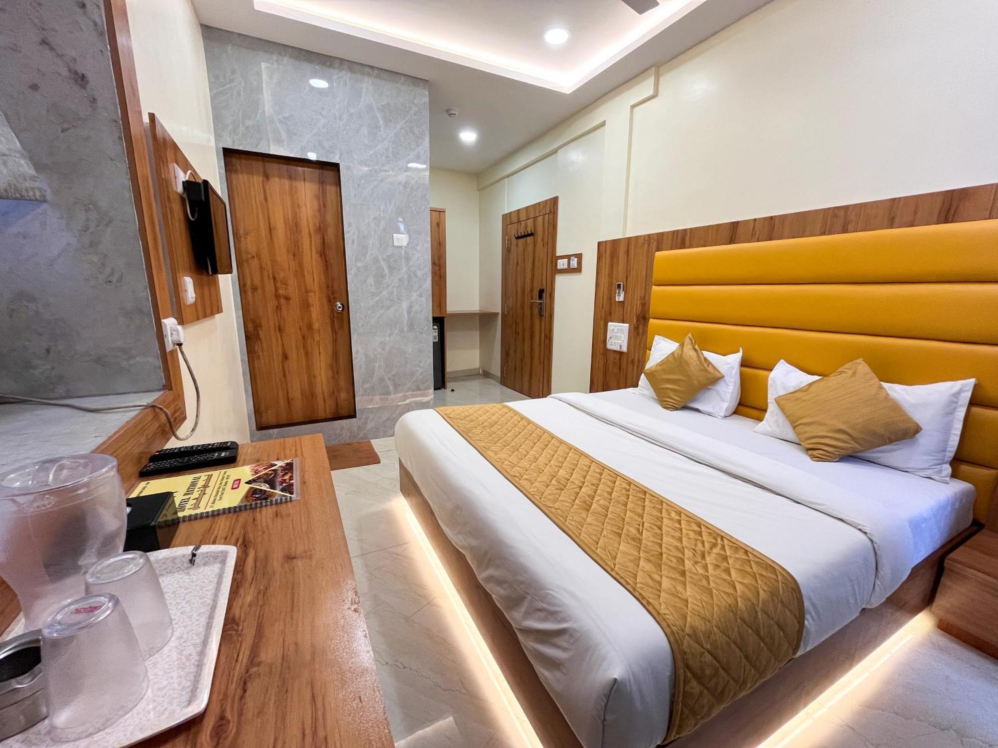 Hotel National - Grant Road Мумбаи Экстерьер фото